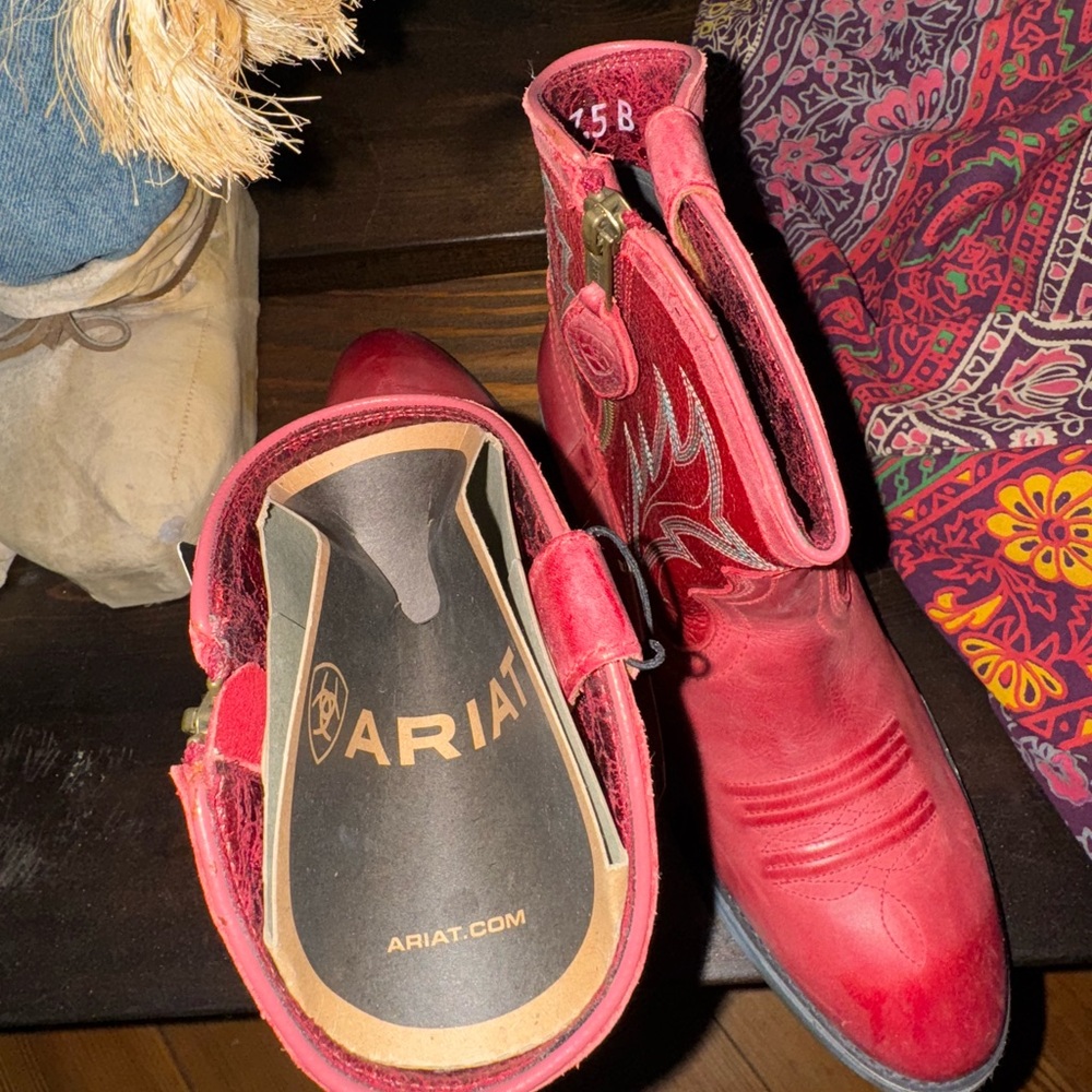 Short, red cowboy boots - Picture 4 of 6